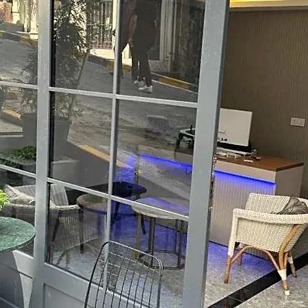 Robin Hotel