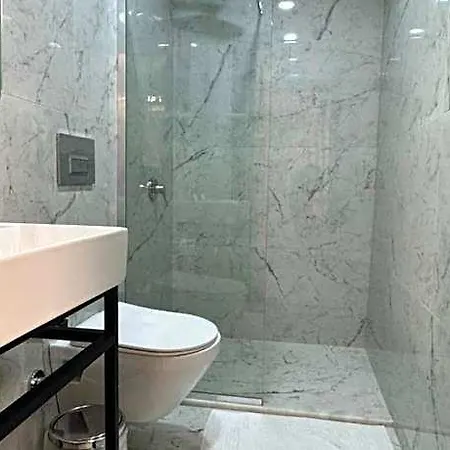 Robin Hotell 4*
